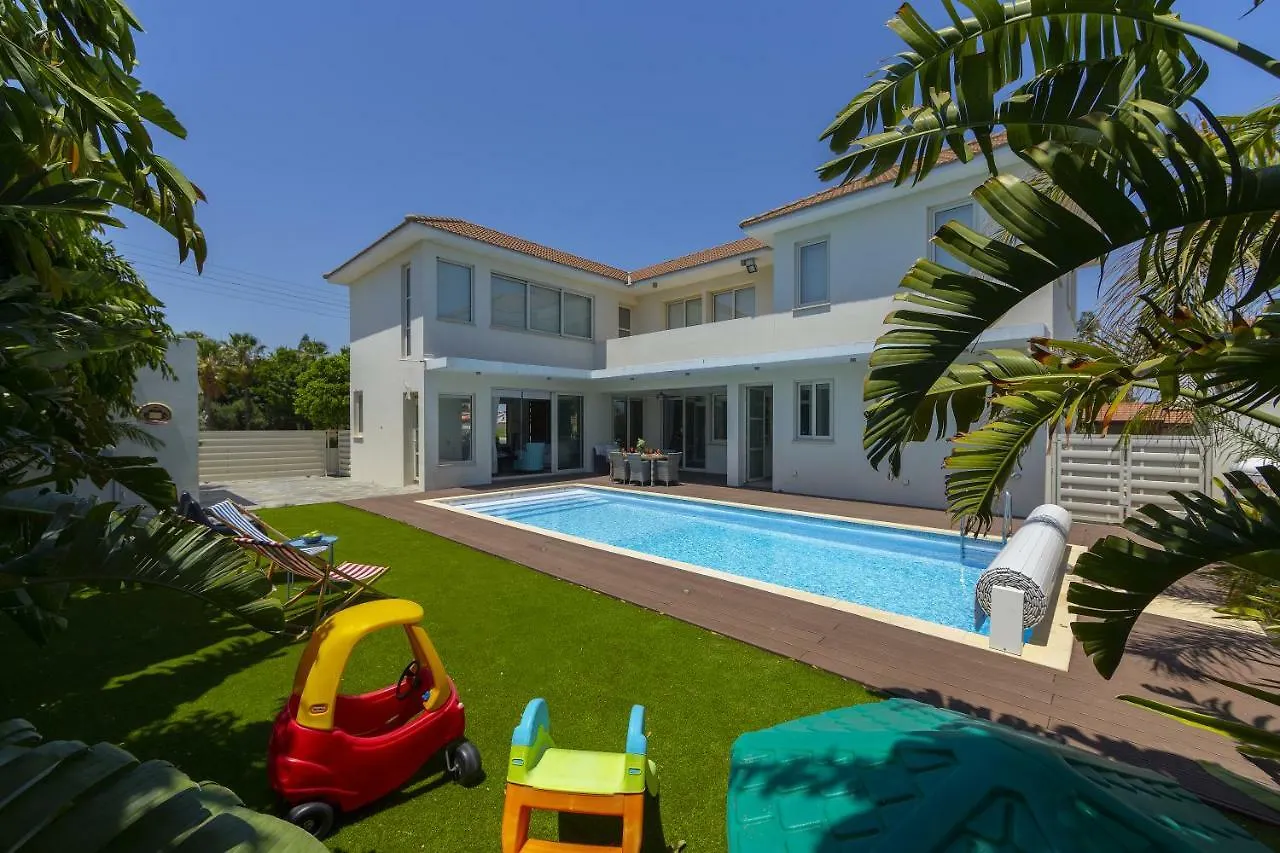 Larnaca Villa Marisol Kiti location
